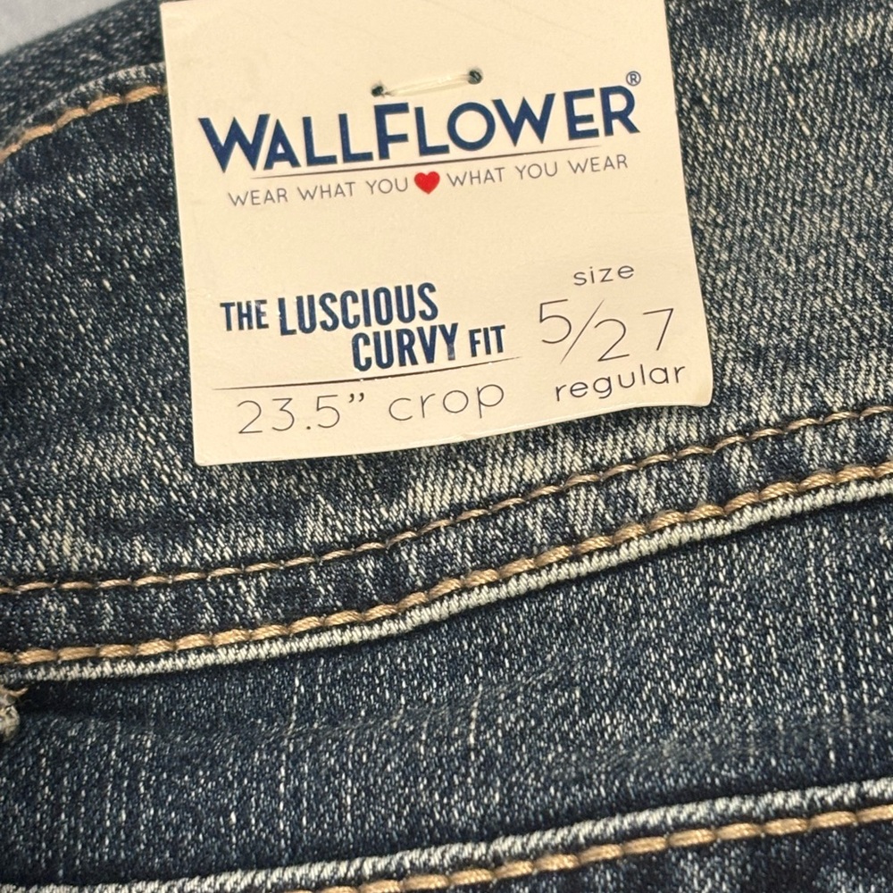Wallflower Luscious Curvy fit Dark Wash Denim Jeans, 23.5” crop, size 5/27 reg - Picture 8 of 11